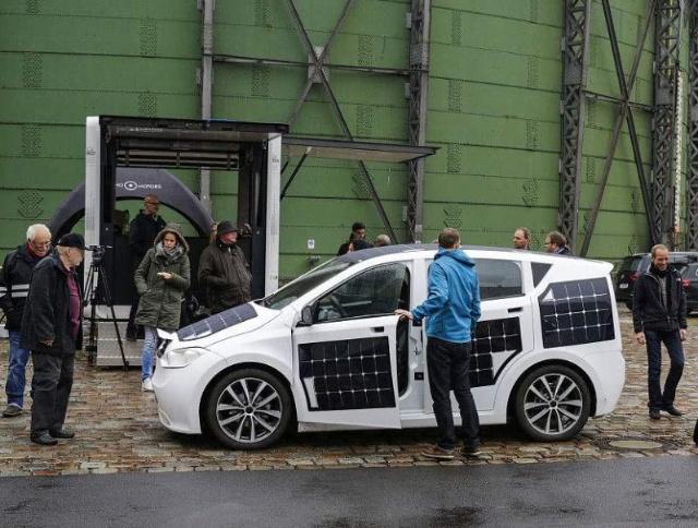 Neue Energiefahrzeuge realisieren die automatische Stromerzeugung und -speicherung in Batterien
